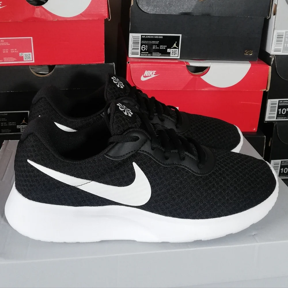 NIKE TANJUN BLACK/WHITE WOMEN'S US SIZE 10 LIKE NEW - Picture 3 of 11